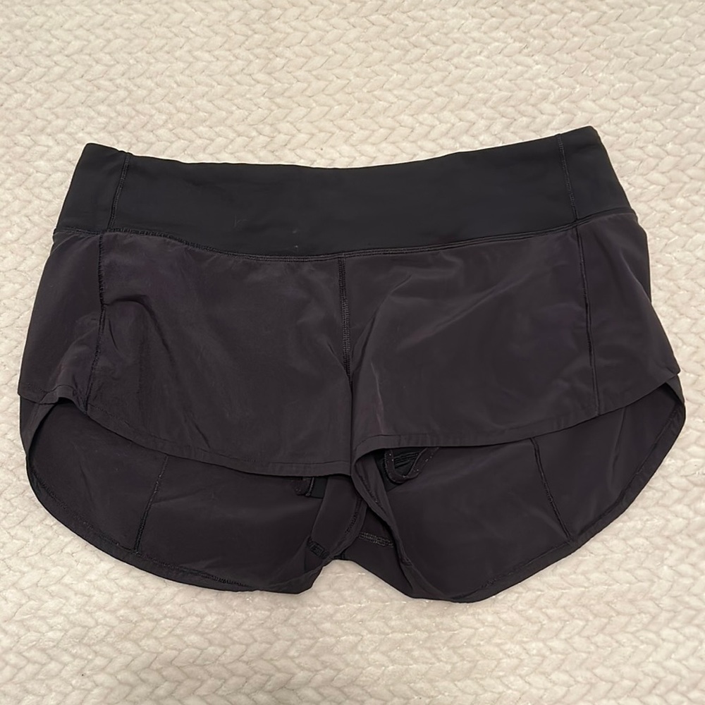black speed up shorts with a 2.5 inch inseam